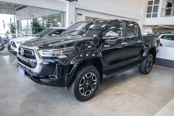 TOYOTA HILUX 2.8 D-4D TURBO DIESEL CD SRX PLUS 4X4 AUTOMÁTICO TOYOTA HILUX 2.8 D-4D TURBO DIESEL CD SRX PLUS 4X4 AUTOMÁTICO
